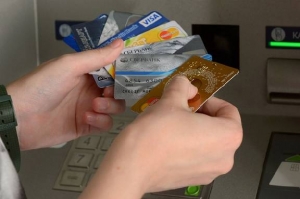 Все интернет-магазины в России обяжут принимать банковские карты